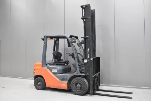 57621 TOYOTA 02-8FDF25