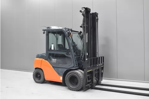 55516 TOYOTA 40-8FD35N