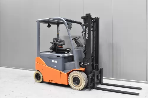 57771 TOYOTA 8FBMKT25